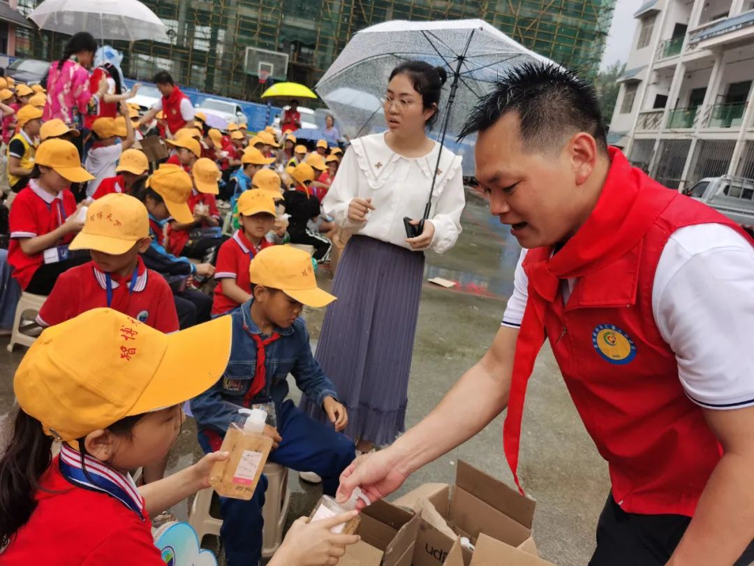 南宫体育照明2023捐赠广西融水大浪镇中心小学爱心公益活动-公司新闻-南宫体育照明官网