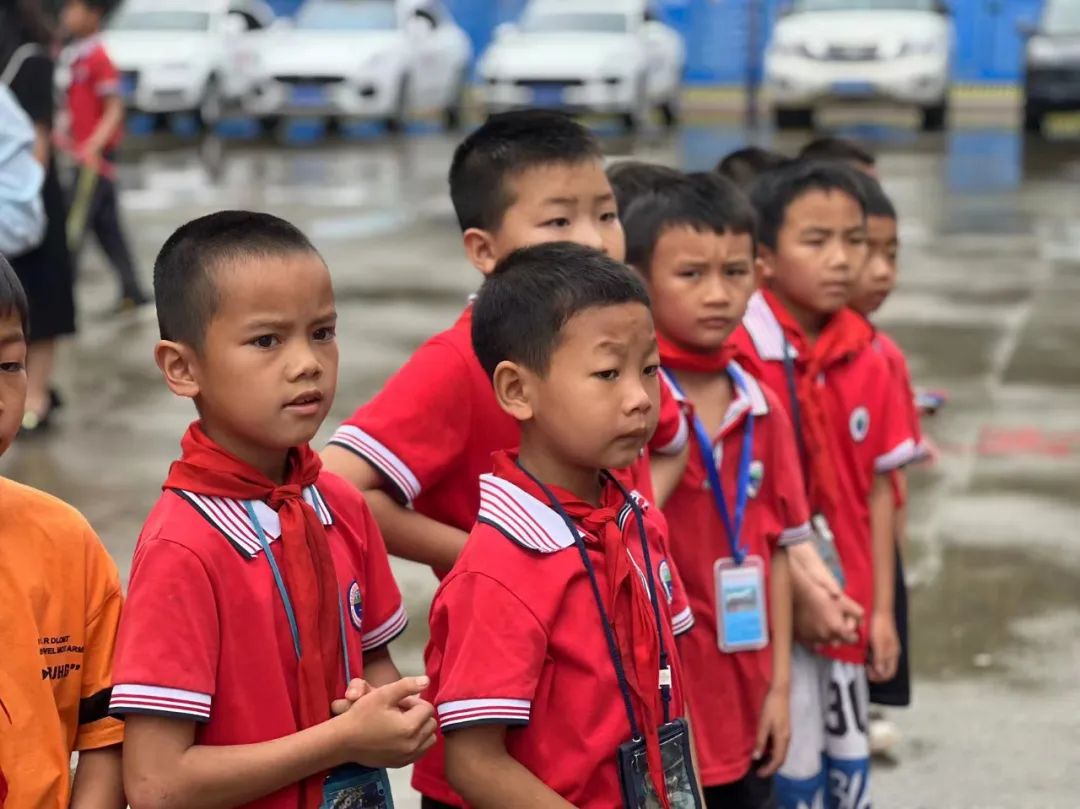 南宫体育照明2023捐赠广西融水大浪镇中心小学爱心公益活动-公司新闻-南宫体育照明官网