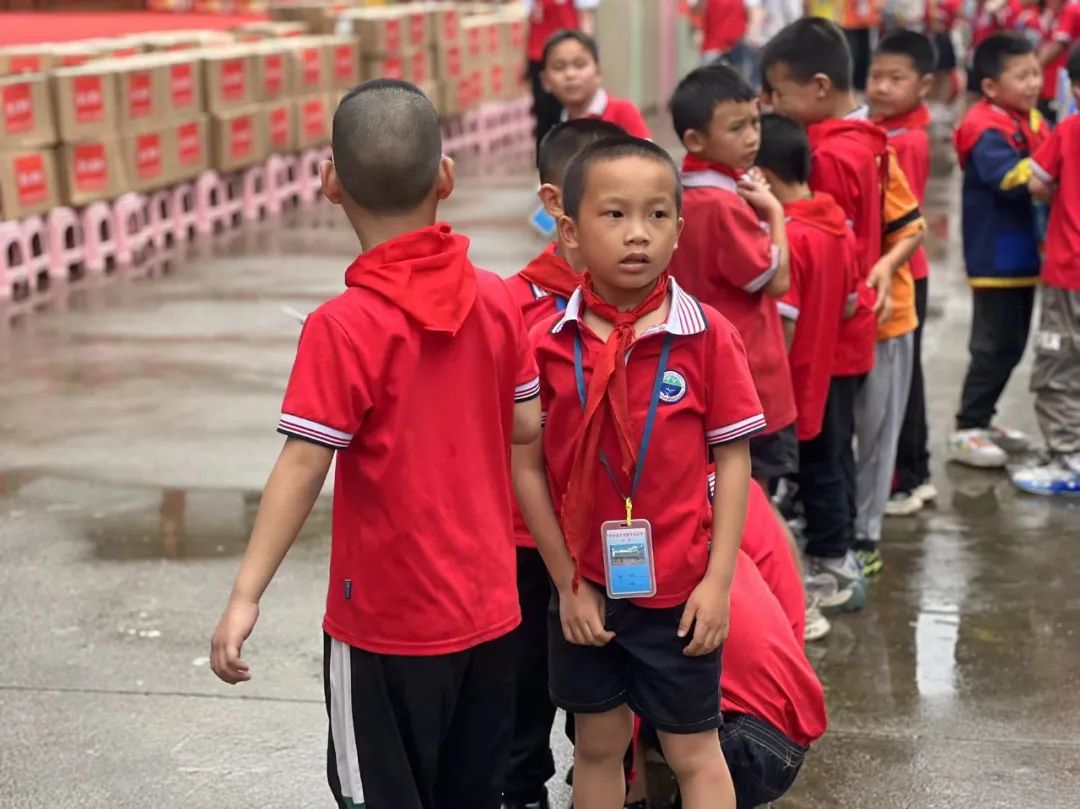 南宫体育照明2023捐赠广西融水大浪镇中心小学爱心公益活动-公司新闻-南宫体育照明官网